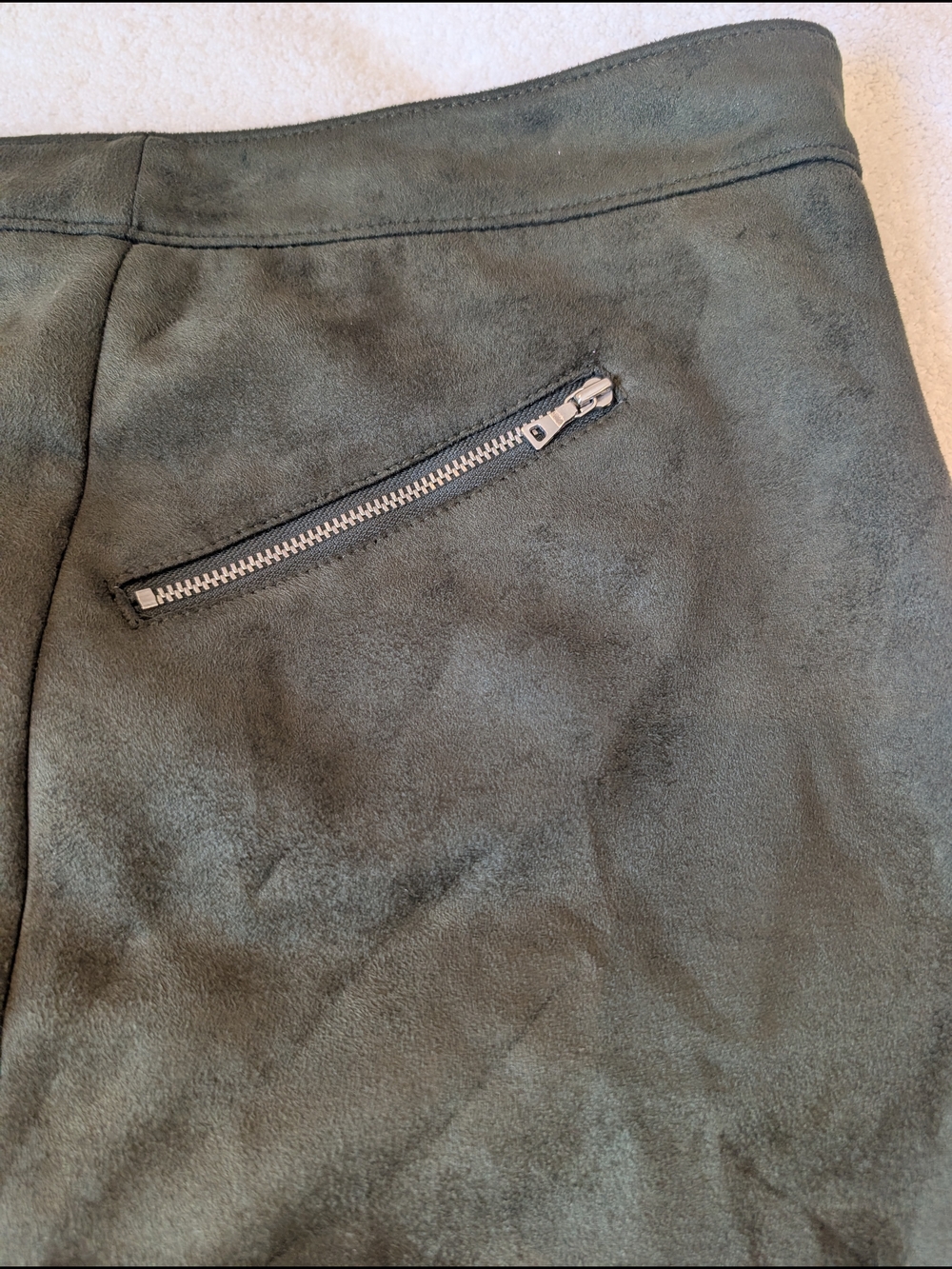 LOFT Olive Green Faux Suede A-Line Mini Skirt Zipper Detail Size 4 - Picture 3 of 9